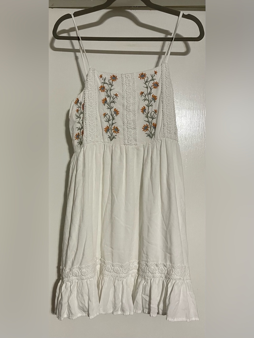 Bila 77  Embroidered Women’s Size M  Mini Dress  100% Rayon